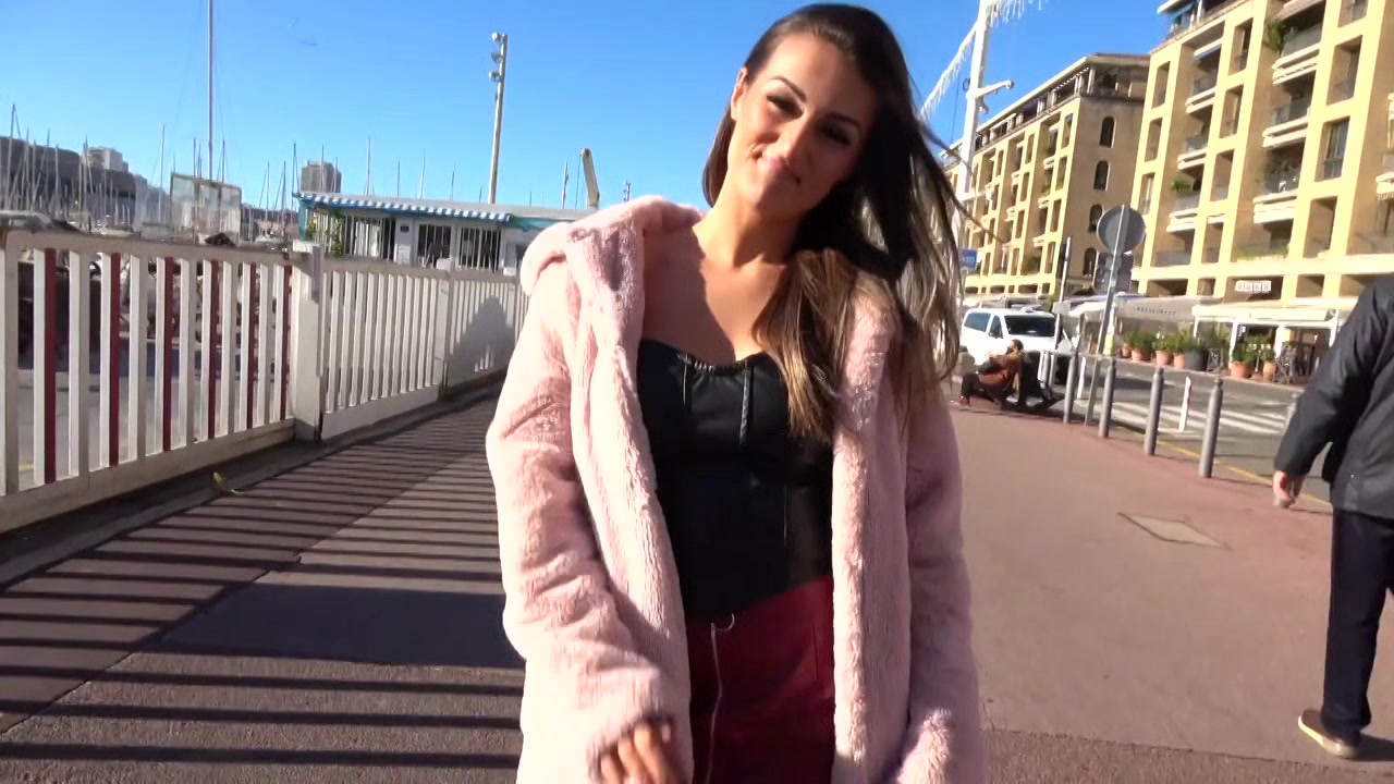 Giulia, 36, did not intend to stop there... - Jacquie et Michel TV