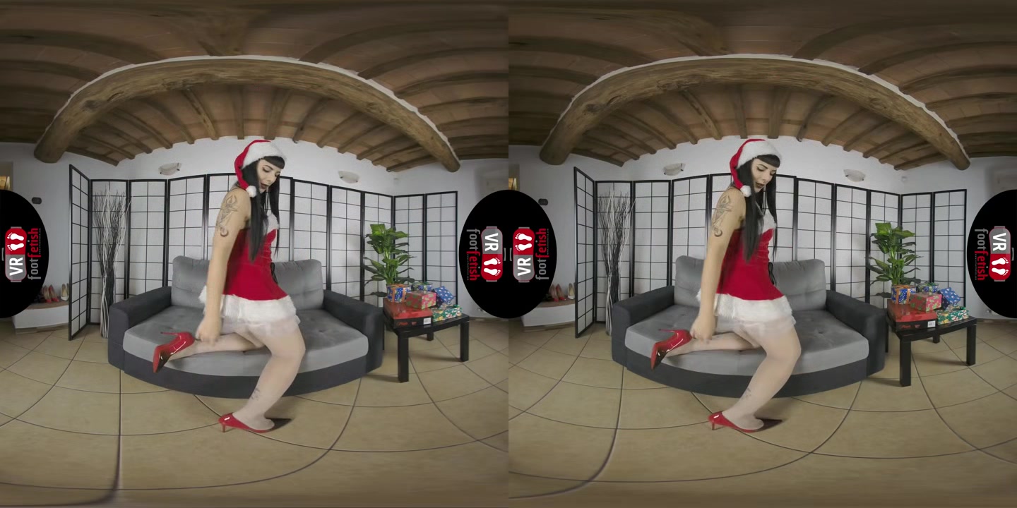 Sexy Babe Daphne Wearing Her Santa Claus Costume Enjoys Posing Her Beautiful Feet And Toes In VR - VRFootFetish