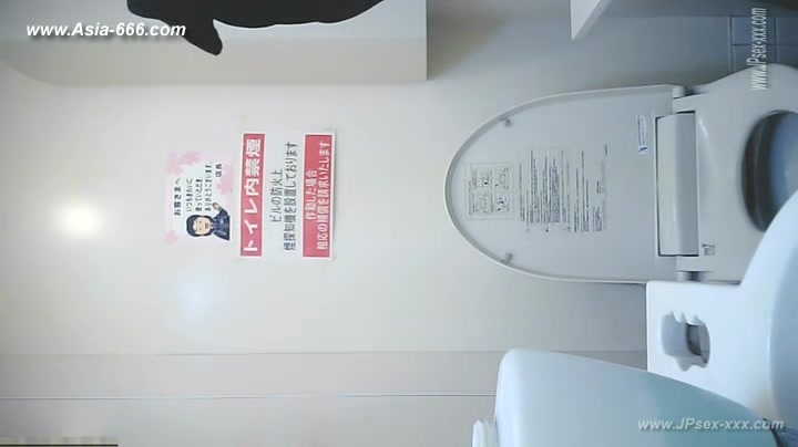 peeping asian office lady go to toilet.5