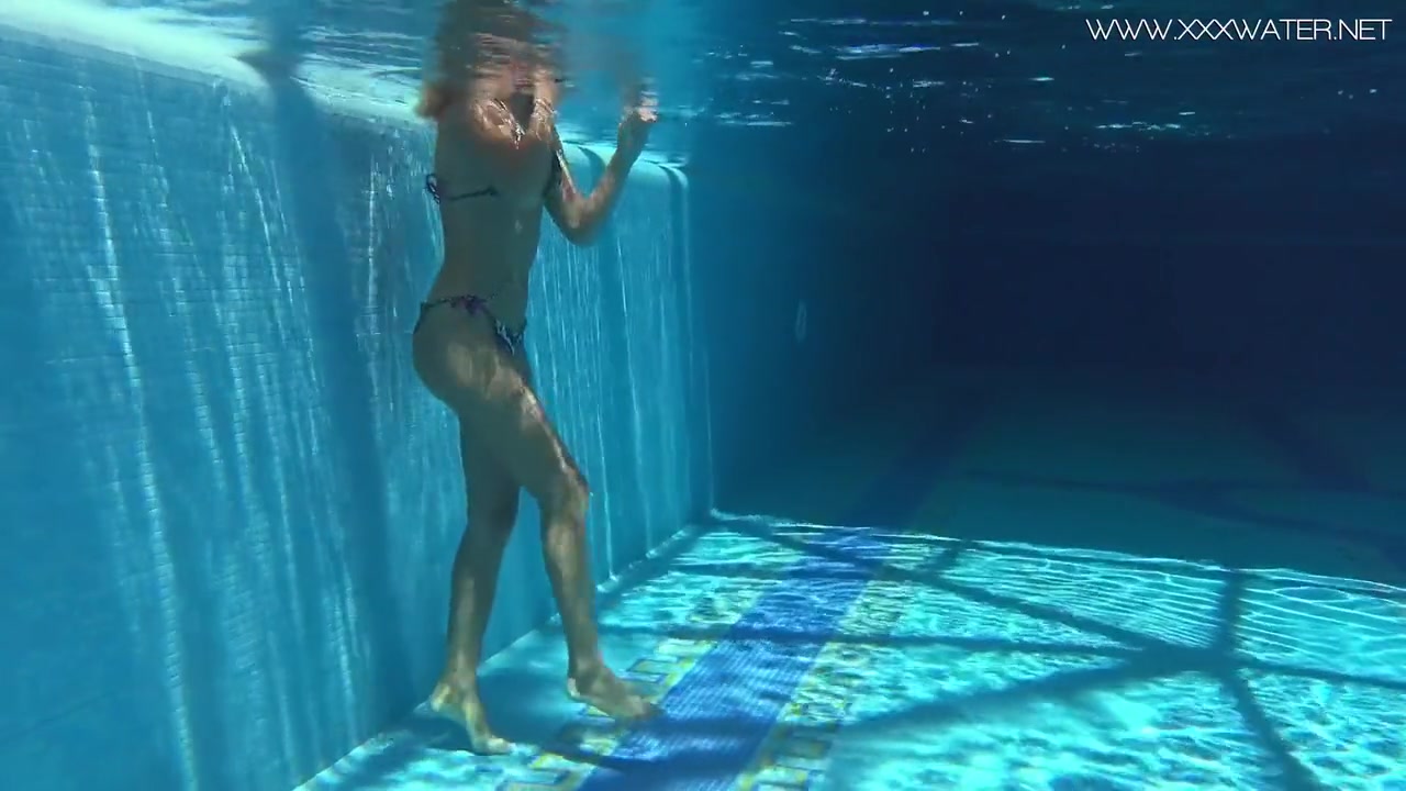 Absolutely Astonishing Blonde Pornstar Swimming - Mary Kalisy