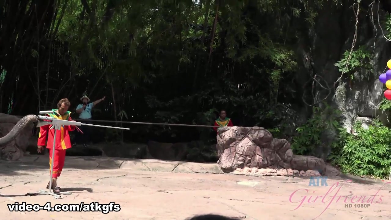 Piper Perri in Piper feeds lots of animals at Safari World - ATKGirlfriends