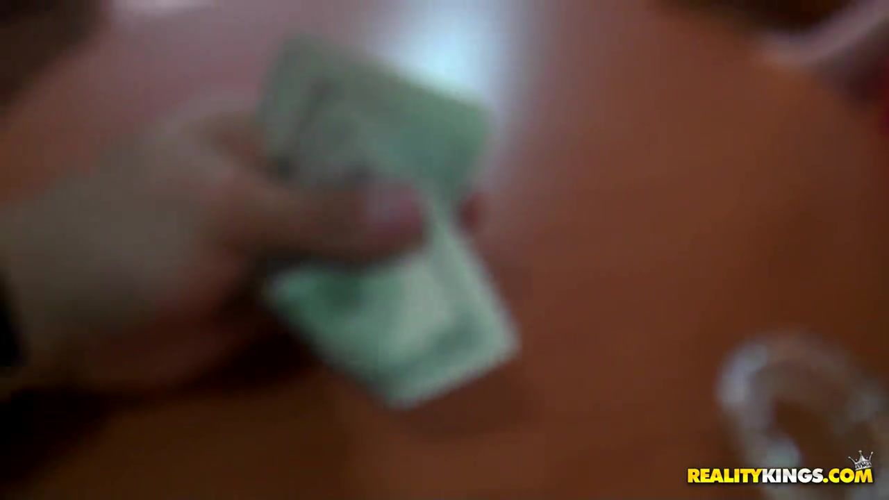 Hot chick sucks tonight for some sexy fun