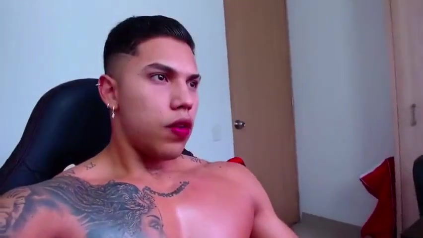 Sexy Muscle Stud Latino Cum Cam Show Porn