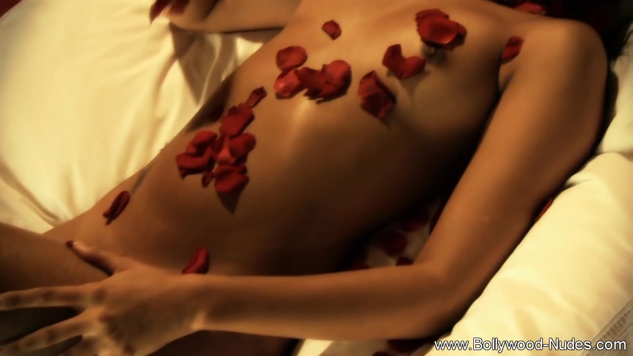 Bollywood Hottie Babe Loving The Attention To Enjoy
