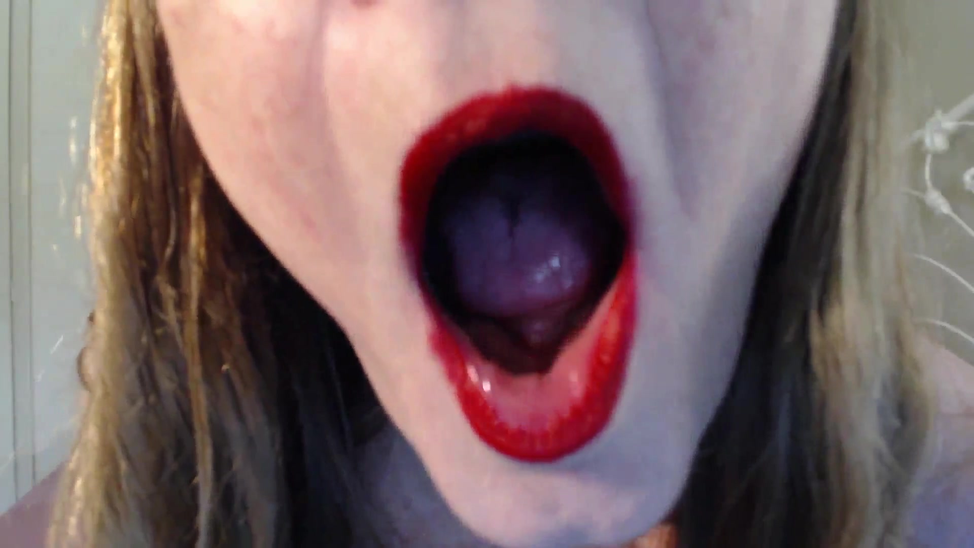 Horny Red Lips - TacAmateurs