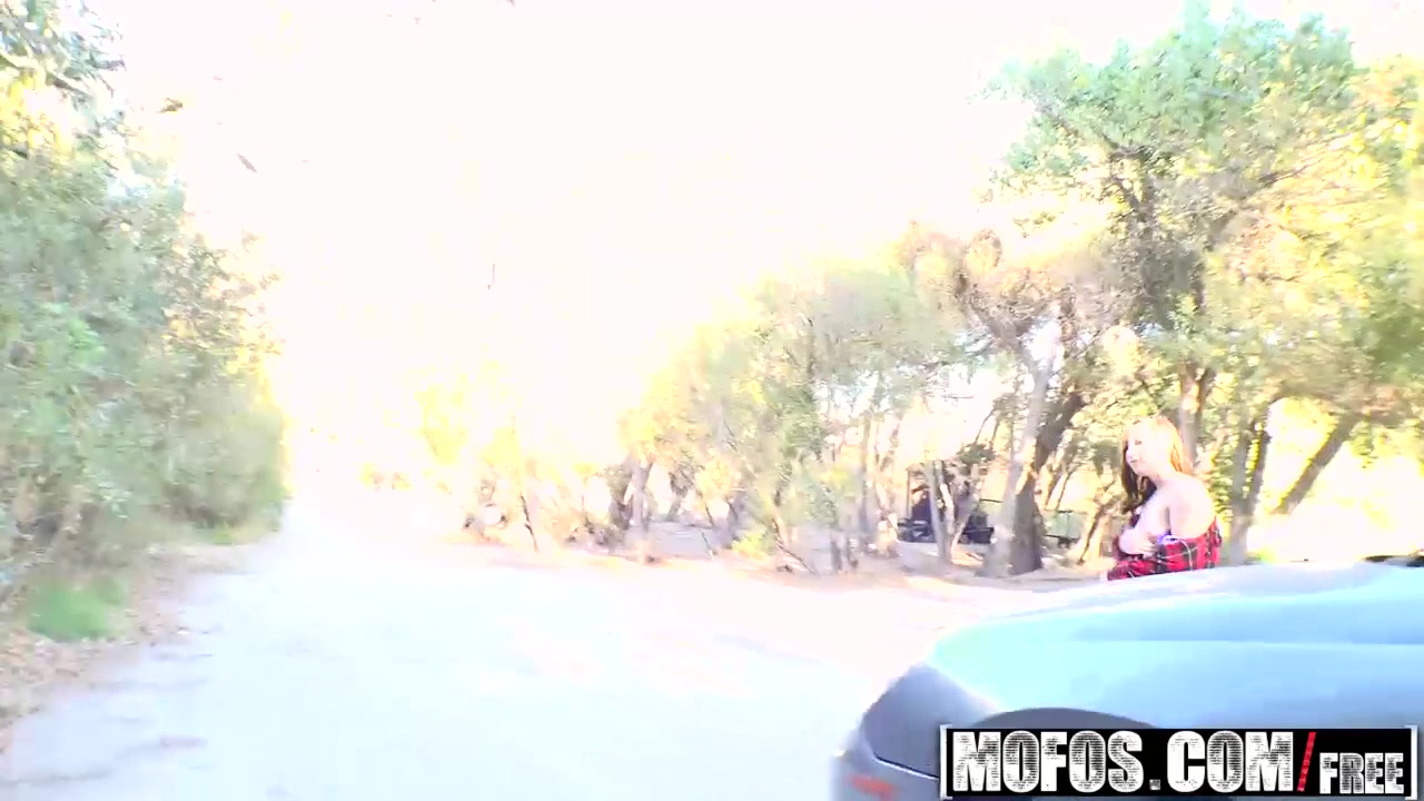 Mofos - Stranded teens 18+ - Hayden Hennessy - Hayden Sucks Dick For Ride Home