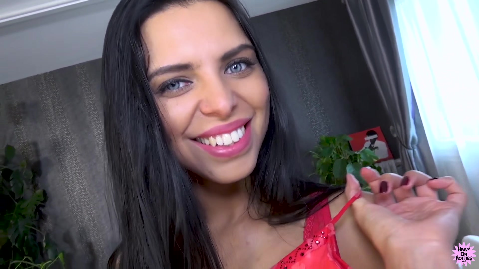 Kira Queen - Hypnotic Tango With Kira Queen - HeavyOnHotties