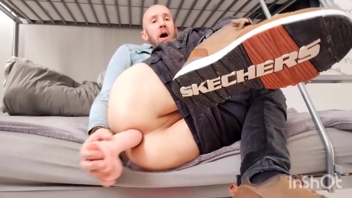 Guy Fuck Himself With Huge Dildo