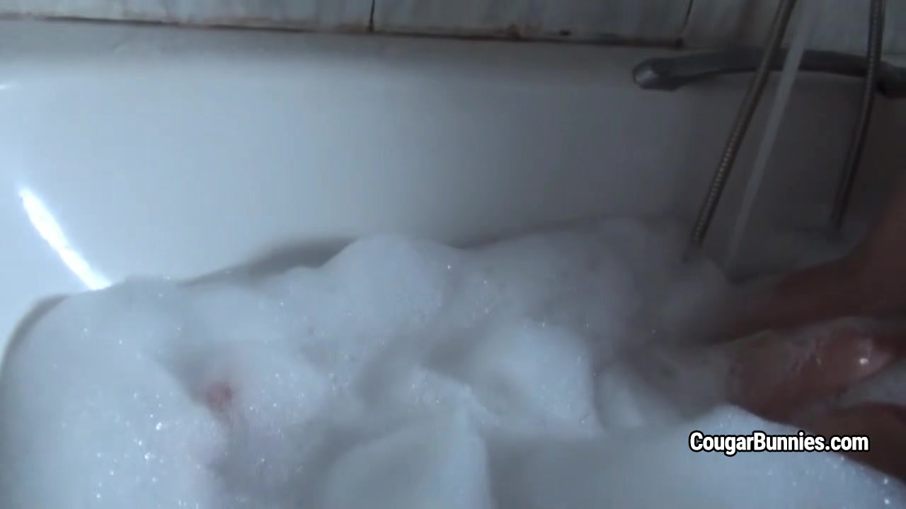 Doris Dawn - Romantic Bath With Candles