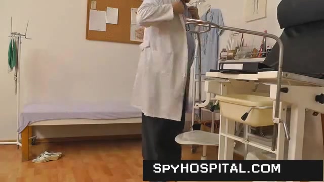 A in gyno exam clinic