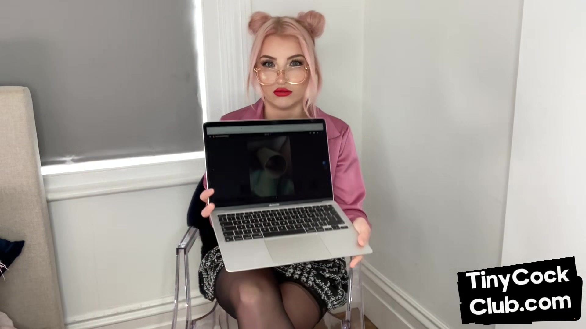 Cute bae in glasses commeting small dick