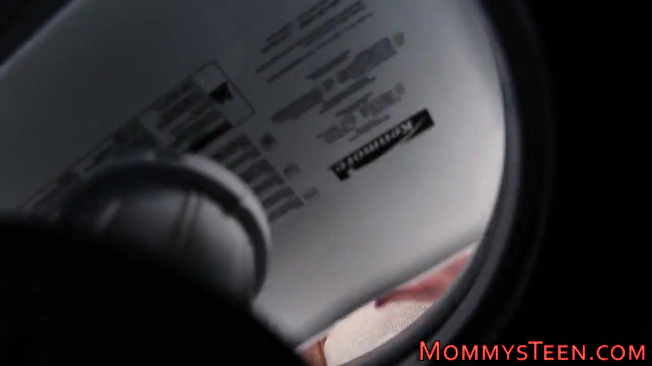 Hot Lesbo teen 18+ Eats Pussy