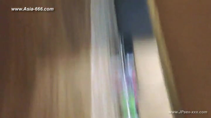 chinese girls go to toilet.17