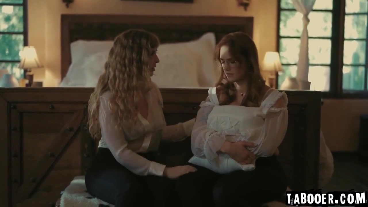 Blonde Lesbian Couple Wants To Get Impregnated