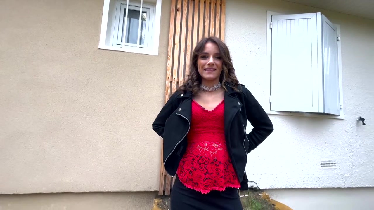 Demona, 31 years old, very dominant housekeeper... - Jacquie et Michel TV