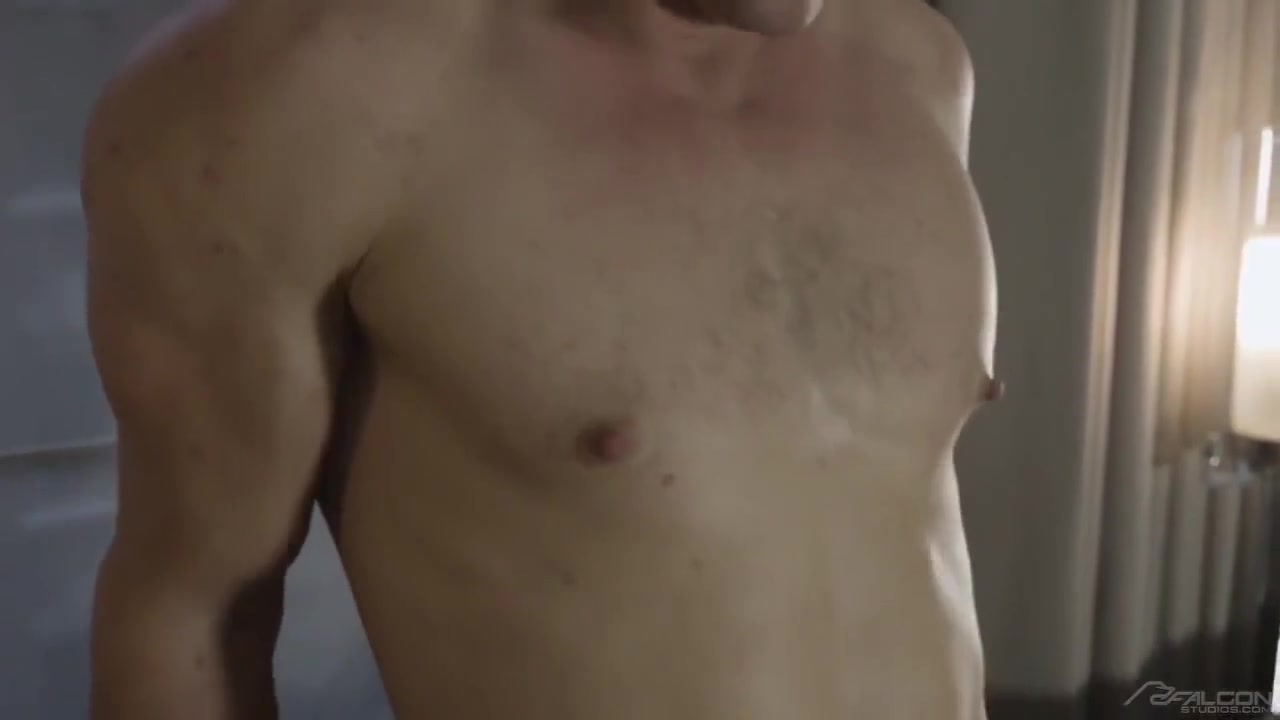 Bodybuilder Goes In For Dick Sucking