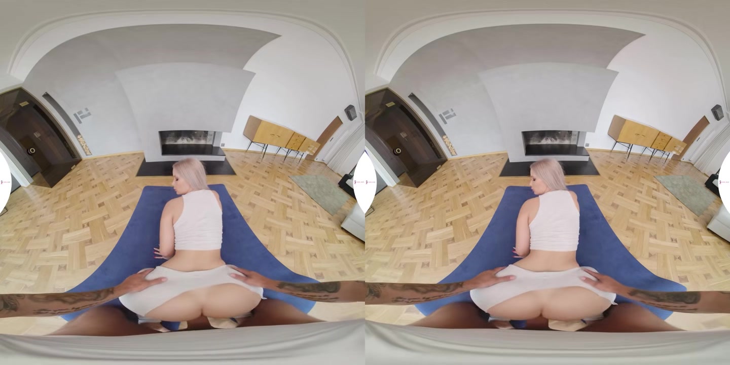Naughty Babe Sharon White Fucks In Ripped Yoga Pants - YogaVR