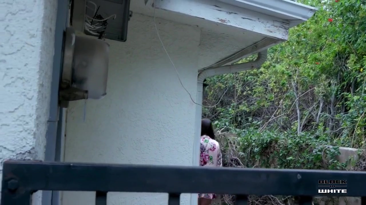 Double Dildo Solo Session Then Roughly Analized By Two Black House Workers Biw035
