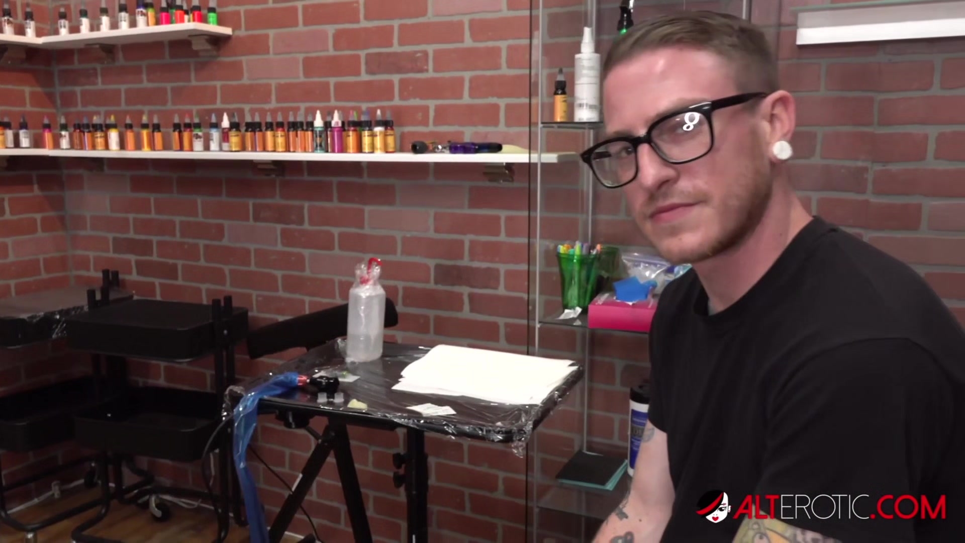 Amber Luke gets a butthole tattoo and a good fucking