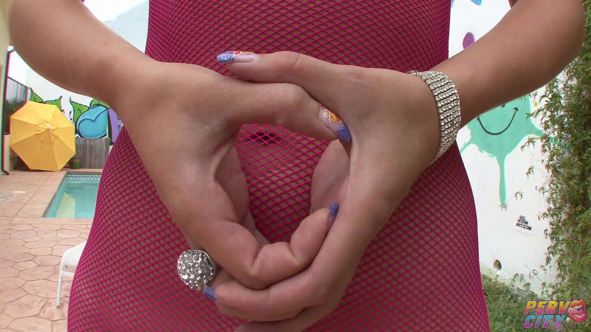 Russian Babe Alyssa Has An Insanely Huge Gape