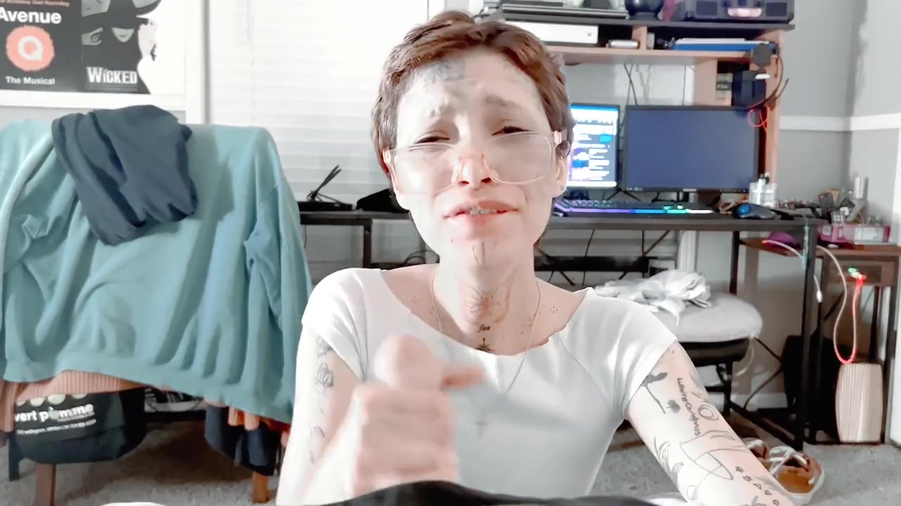 Tattooed Girl Gives Sloppy Pov Bj