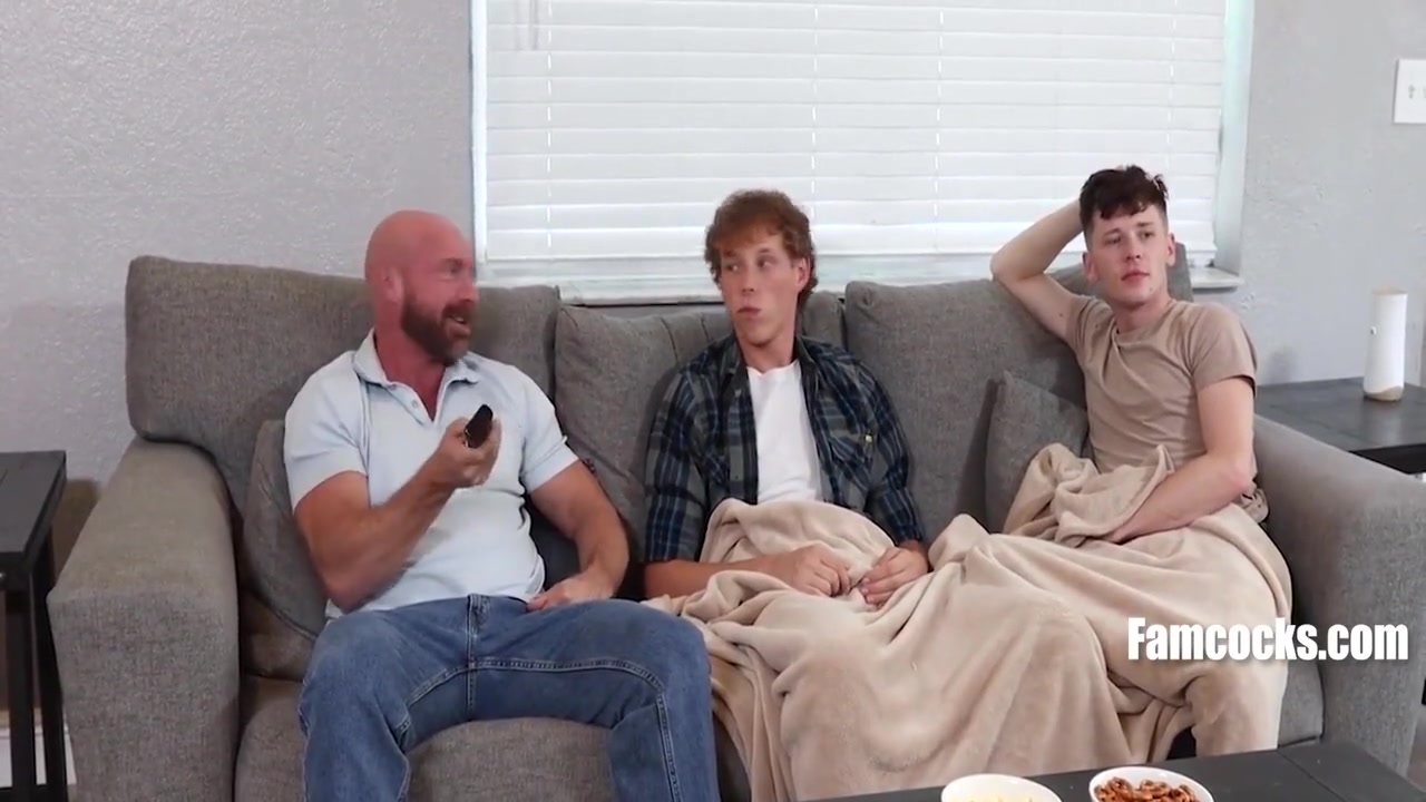 Stepfather Catches Twinks Wanking 8 Min With Killian Knox, Damian Rose And Danny Shine