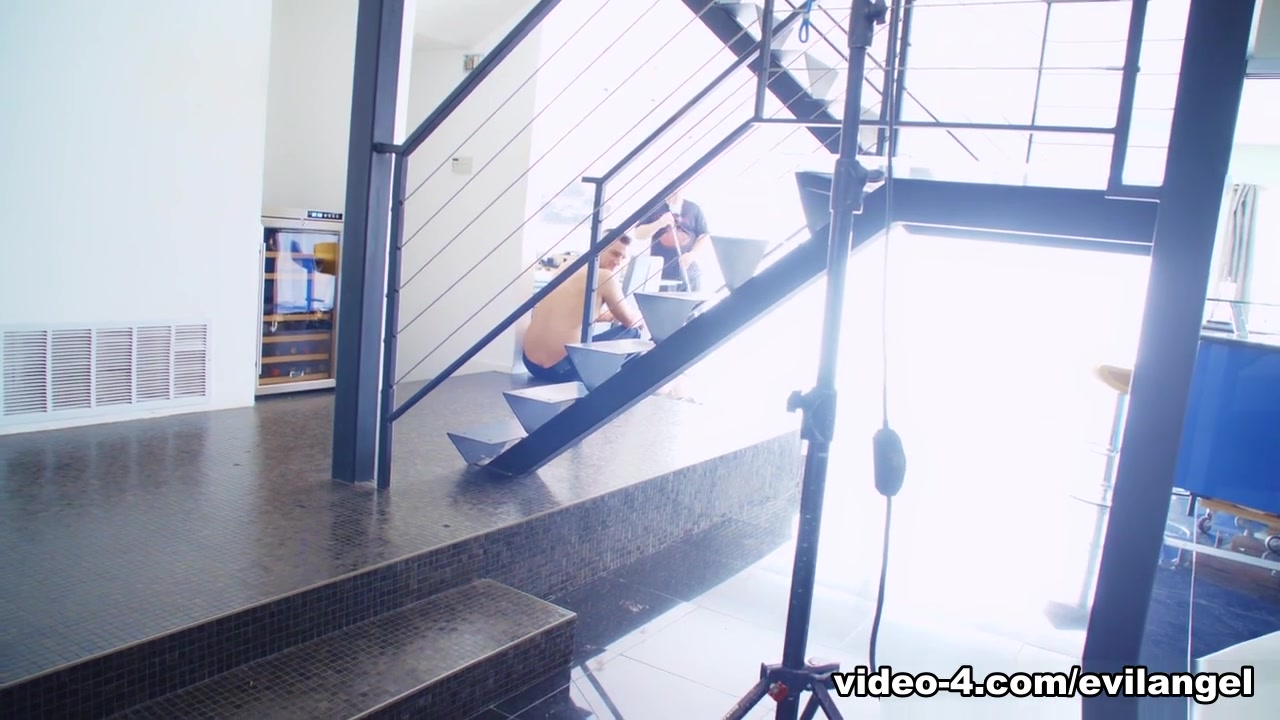 Emma Hix in BTS-teen 18+ Emma Hix: Gaping Anal, Deepthroat - EvilAngel