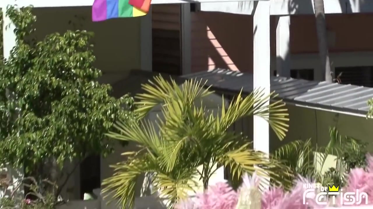 Two Lucky Guys Get Their Big Cocks Sucked In Hot Gay Threesome Outdoor