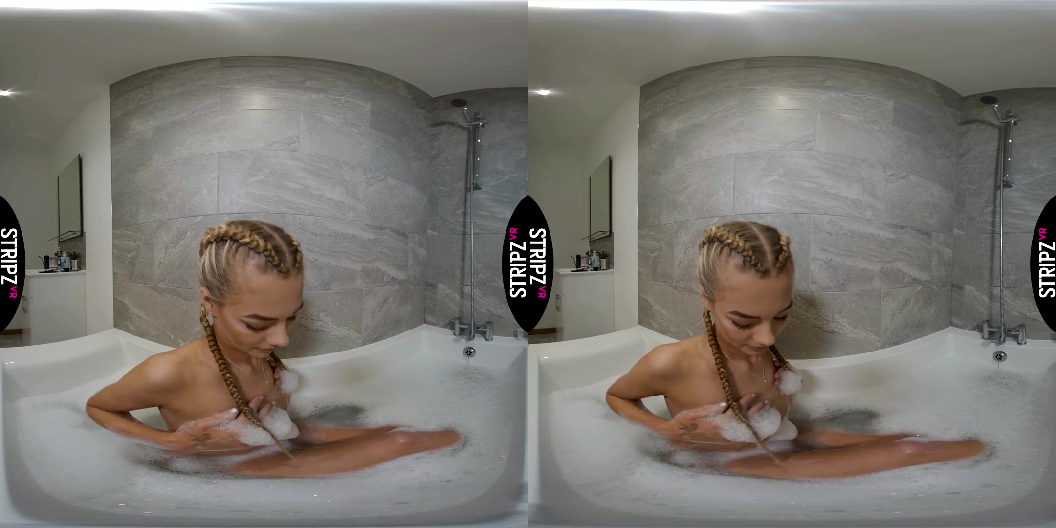 Courtney Marie in Bathe with Me... - StripzVR