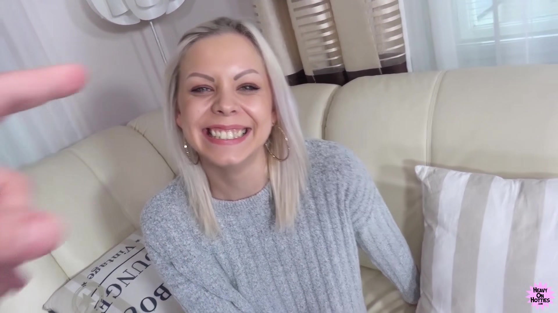 I Know Her Well With Julia Parker - HeavyOnHotties