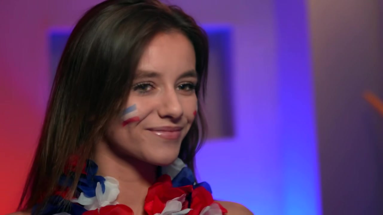 Lily Alix, 28 years old, pastry chef in Marseille and OM fan! - Jacquie et Michel TV