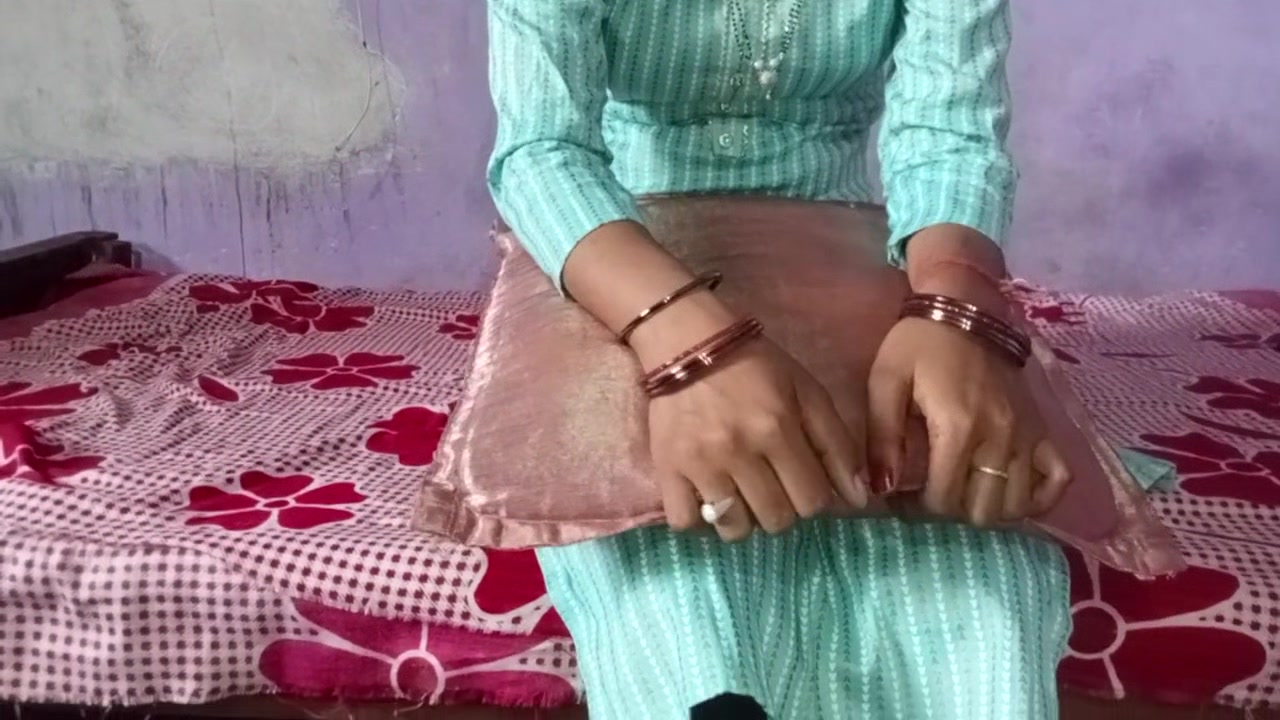 Young Indian Girl Enjoy Fucking With Her Lover When is Alone in Home xlx
