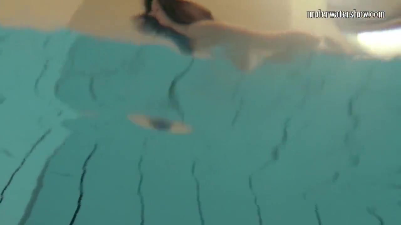 Loris Licicia Bouncing Her Tits Underwater