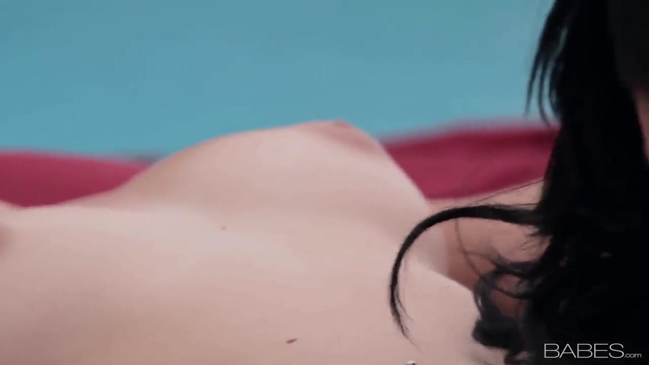 Natasha Malkova licks her girlfriend by the pool
