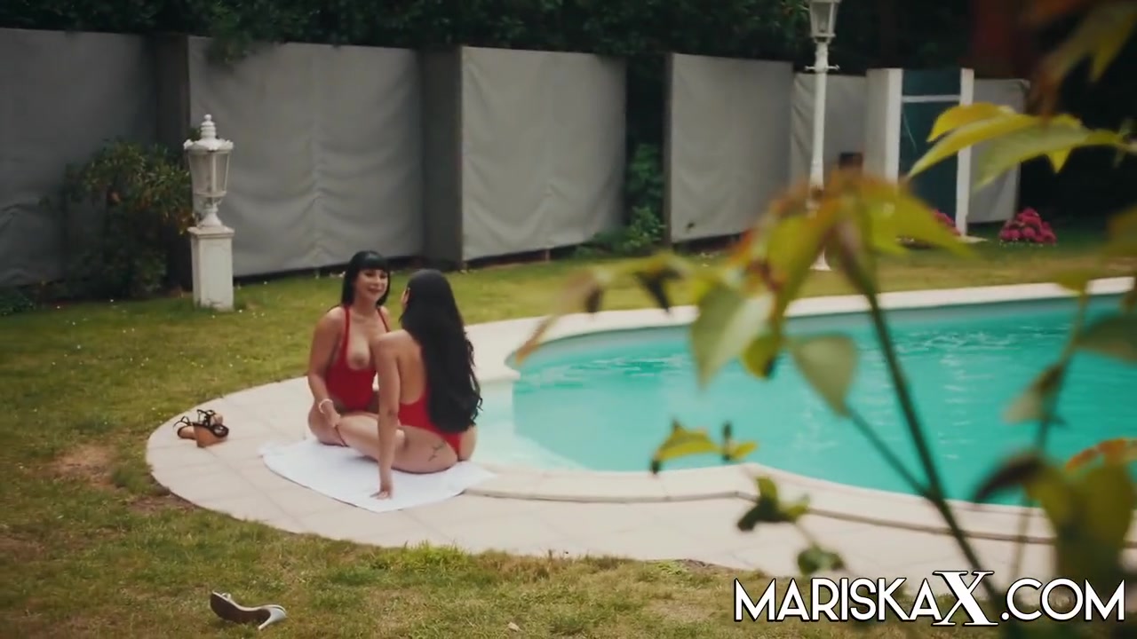 Mariska Fucking Poolside - Valentina Ricci And Mariska X