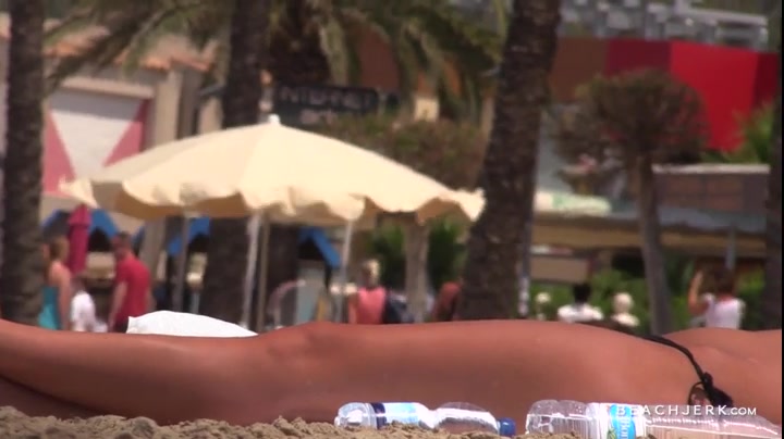 Blonde With Big Tits & Big Nips - BeachJerk