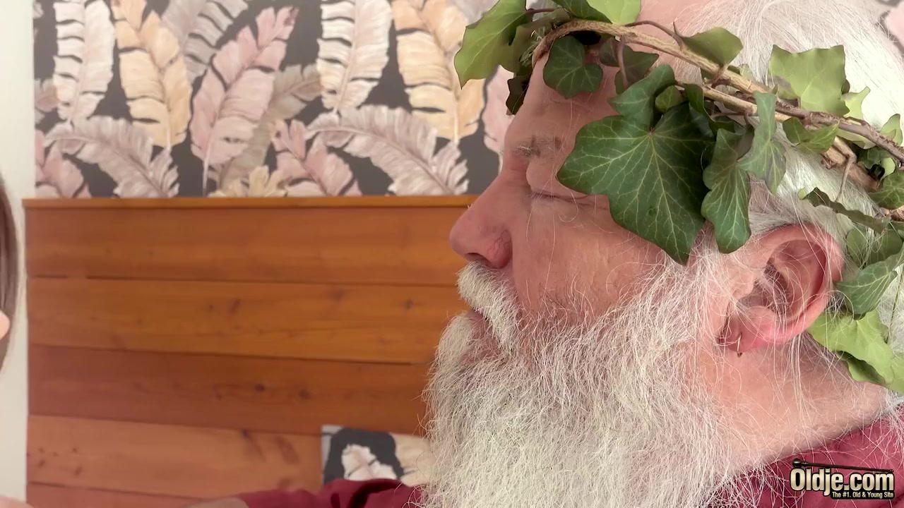 Tight teen 18+ Rides Grandpa Cock She Gets Hard Fucked