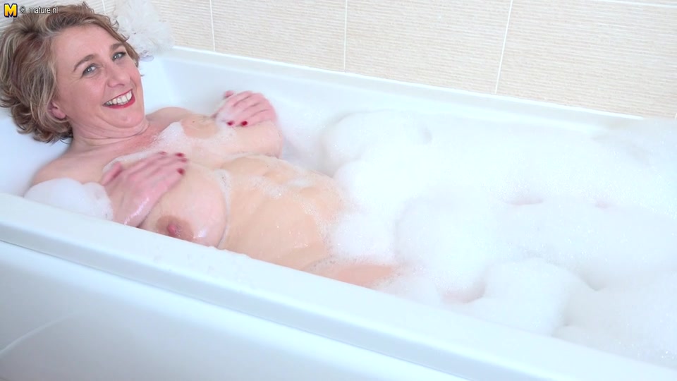 Busty British Housewife Enjoys A Bath And Masturbates - MatureNL