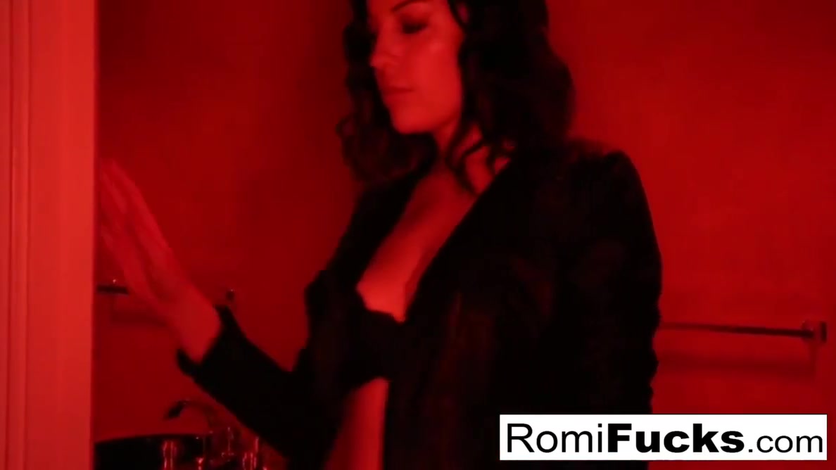 Sexy Slave Romi Lets Master Sovereign Dominate Her