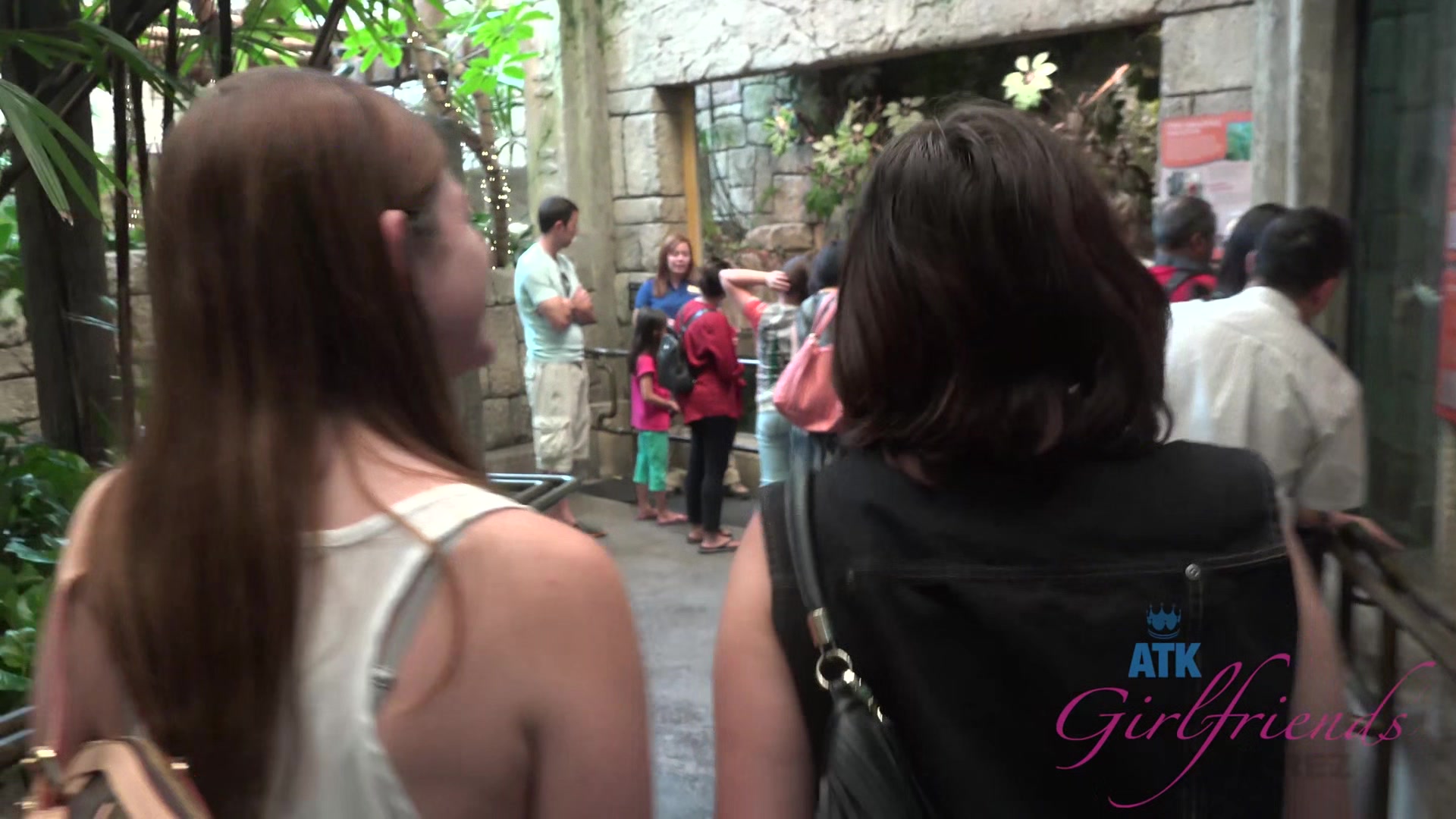 Virtual Vacation In Las Vegas With Simone Delilah And Lara Brookes Part 1