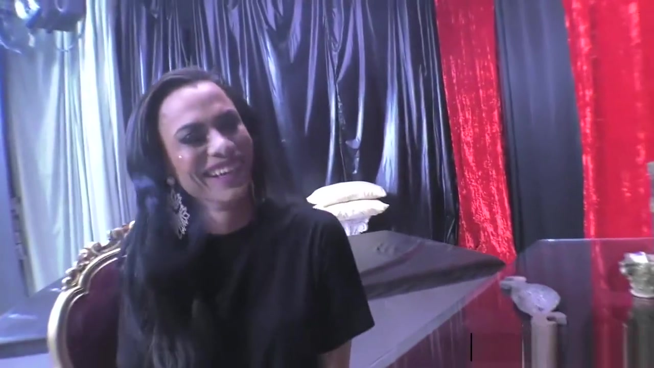 Keylla Marques transsexual fucks a passive shemale lover with his big cock