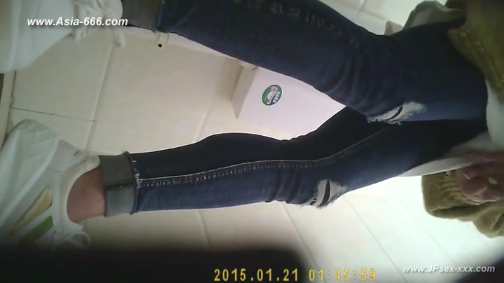 chinese girls go to toilet.48