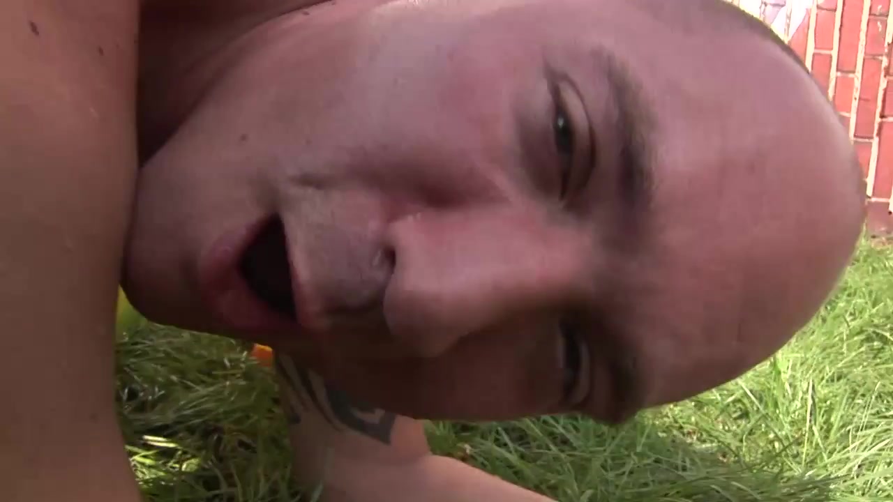 Outdoor Gruppensex Im Planschbecken