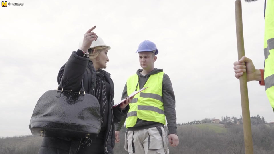 Mature Construction worker threesome