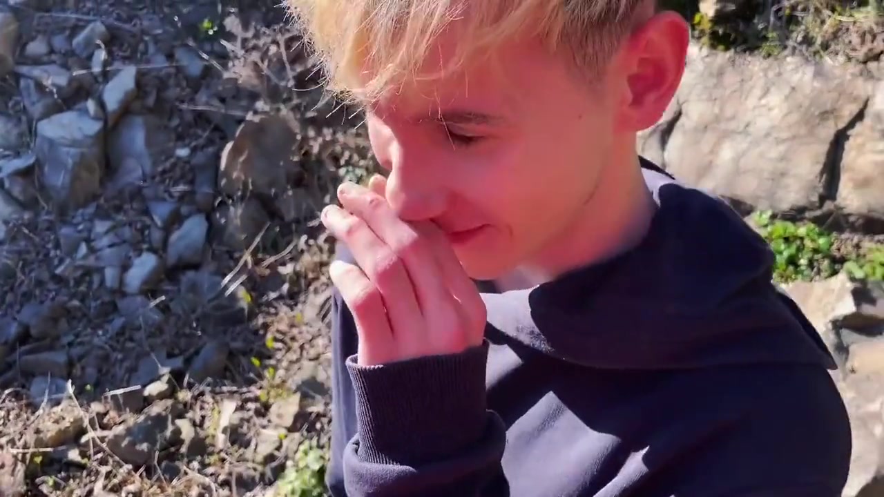 Guy Got Bored Jerking Off Alone, He Met A Passerby And Offer Him A Blowjob