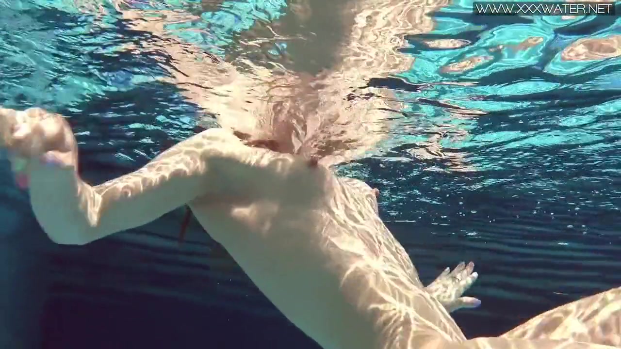 Nicole Pearl - The Most Milf In The World Swimming