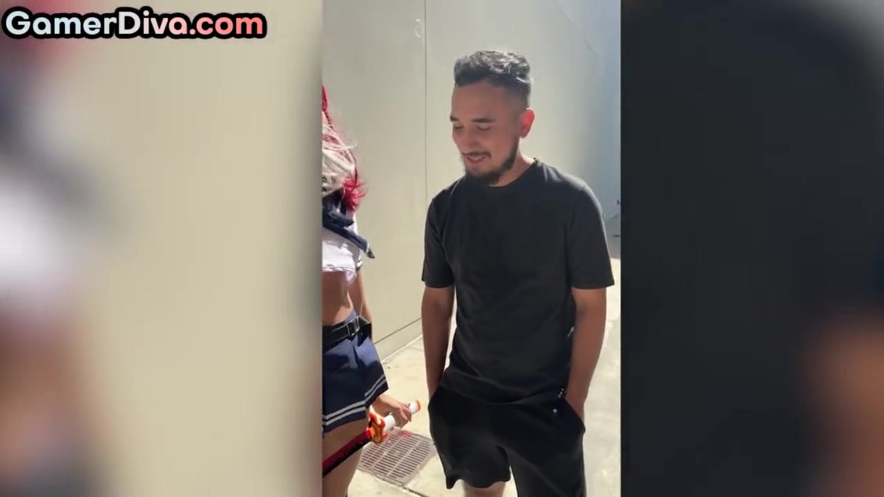 Gaming bitches share dick in 3some fuck in doggystyle