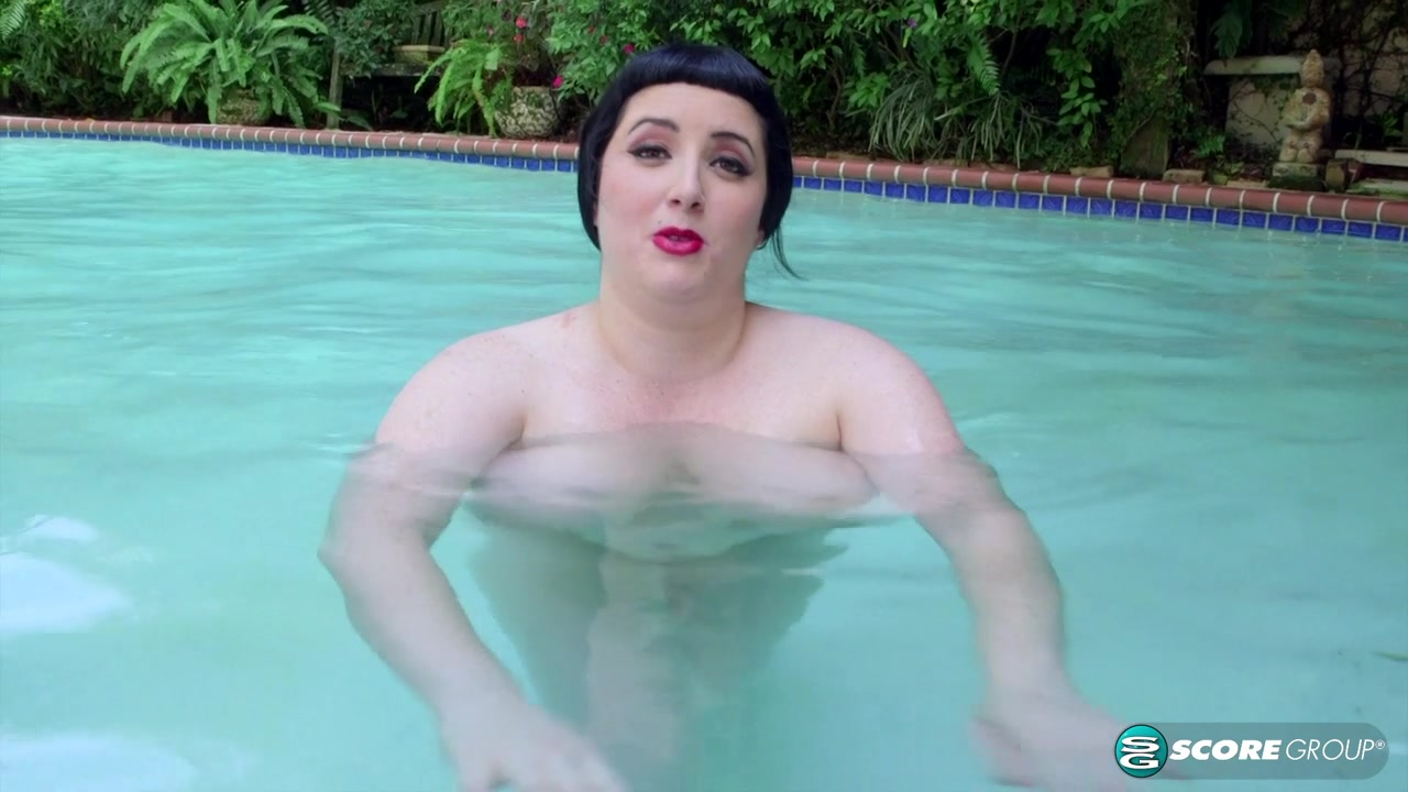 Jenna Valentine's boobs underwater