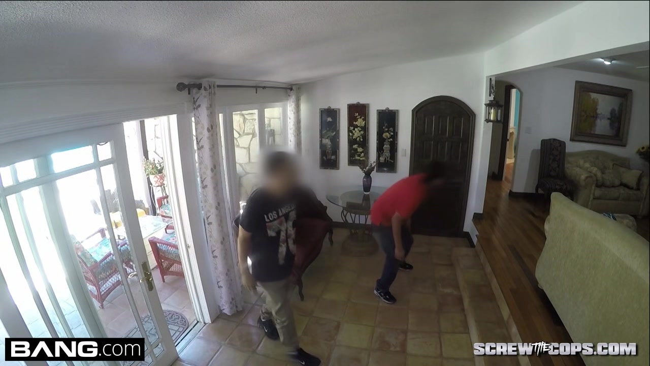 Naomi Mae Fucks The Cop That Responds To Her 911call!