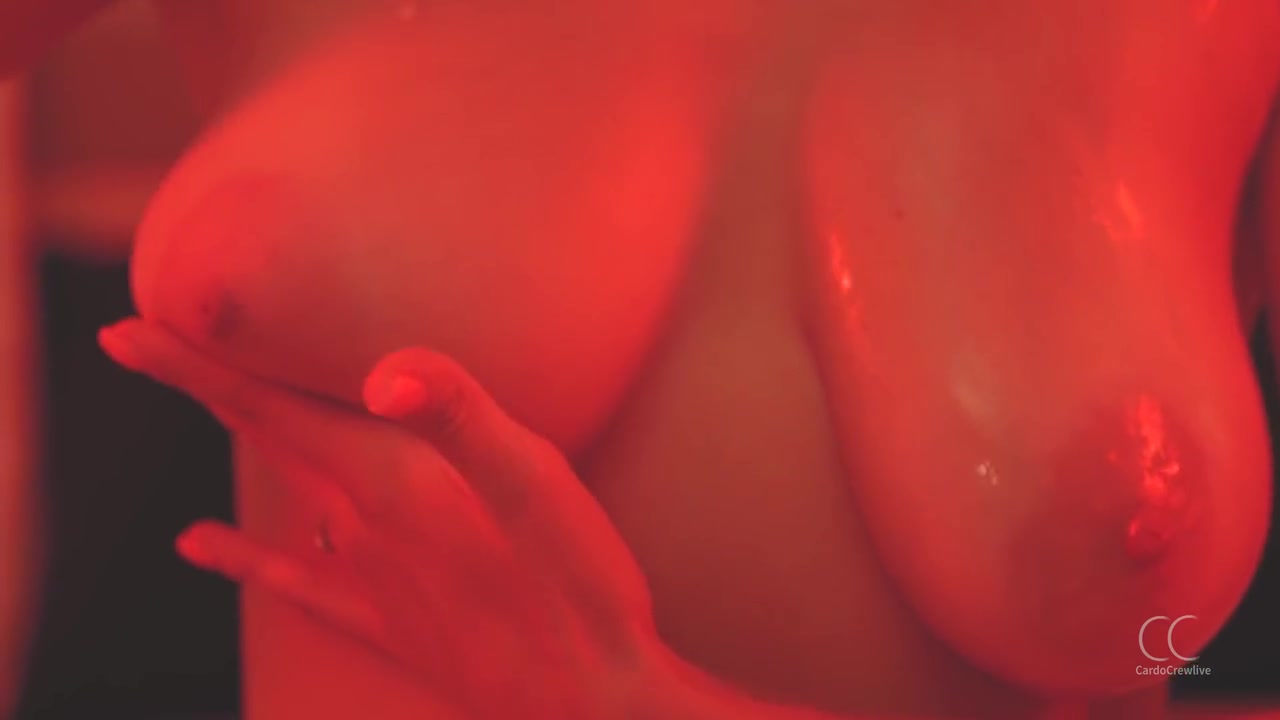 Smears Her Body With Oil And Inserts A Dildo Into Her Pussy With Stella Cardo